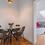 Alfama 2Bdr Duplex Apartment W/ Balcony By Lovelystay